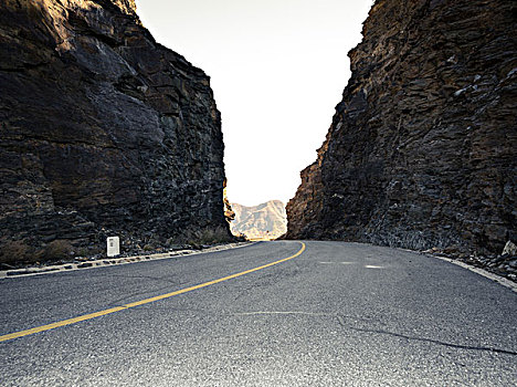 峡谷道路