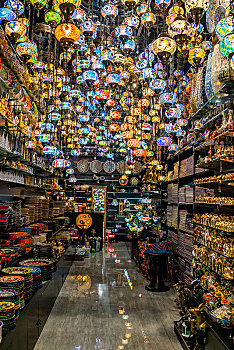 阿联酋迪拜迪拜香料市场上的阿拉伯彩灯