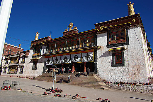 西藏昌都强巴林寺