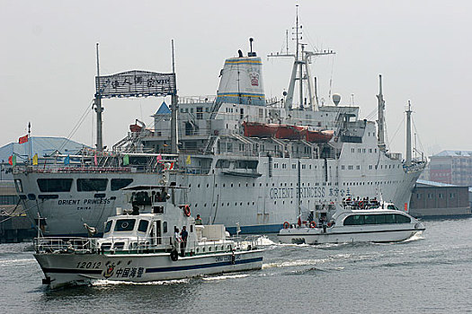 天津塘沽外滩东方公主号旅游船
