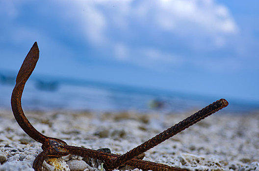 碎石,碎片,沙,沙粒,沙滩,海滩,海岸,岸,砂石,沙子,颗粒,海洋,锚,抛弃,闲置,遗弃,陈旧,破旧