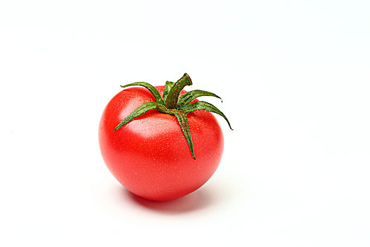 樱桃西红柿放在白背景上