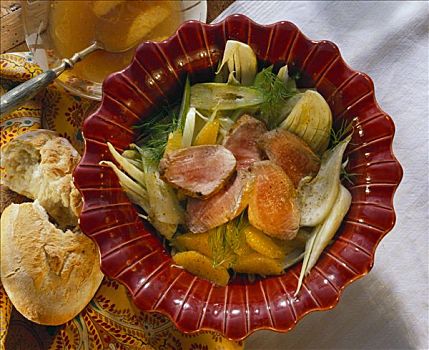 碗,茴香沙拉,水果,猪肉