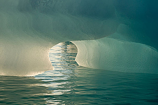 挪威,斯瓦尔巴群岛,斯匹次卑尔根岛,腹部,融化,结冰,冰山,漂浮,海岸