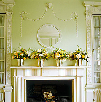 伦敦,客厅,小,银,花瓶,黄色,花,放置,新古典主义,壁炉,开心果,色彩,墙壁
