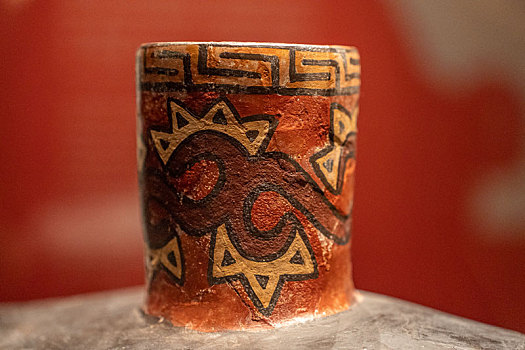 秘鲁阿亚库乔博物馆大羊驼形彩陶器