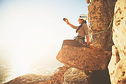 女性,攀岩者,拍照手机,摄影,晴朗,海景