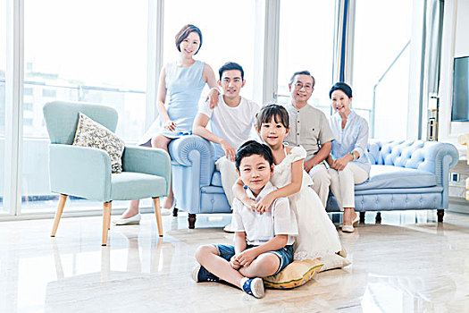 快樂(lè)的一家人