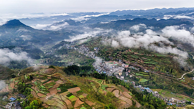 重庆酉阳,青山雾漫别样美