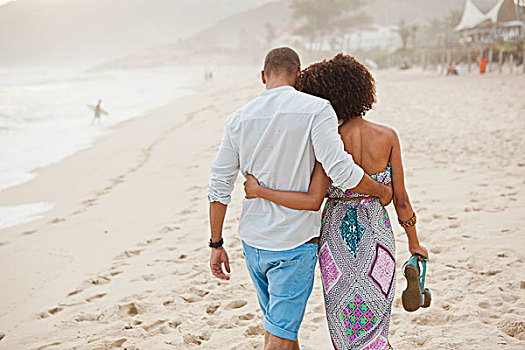 后视图,情侣,漫步,海滩,里约热内卢,巴西