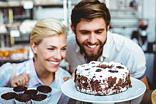 可爱,情侣,看,巧克力蛋糕,糕点店