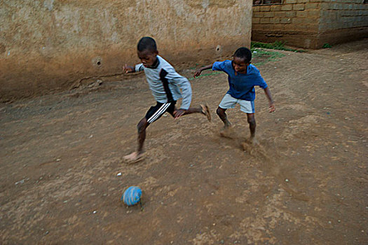 孩子,玩,足球,乡村,乞力马扎罗山,区域,坦桑尼亚,十二月,2008年