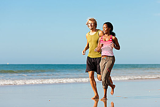 年轻,运动,情侣,白人,男人,美国黑人,女人,慢跑,海滩