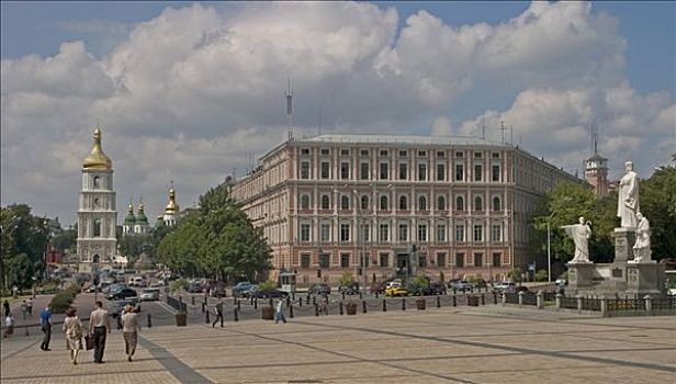 乌克兰,基辅,地点,纪念,安德里亚,老建筑,树,游客,阳光,风景,蓝天,云,2004年