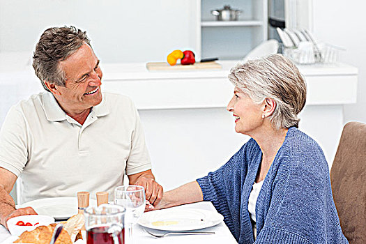 退休,伴侣,吃饭,厨房