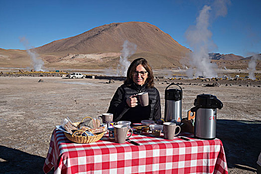 女人,吃早餐,厄尔塔迪奥,佩特罗,阿塔卡马沙漠,省,安托法加斯塔大区,智利