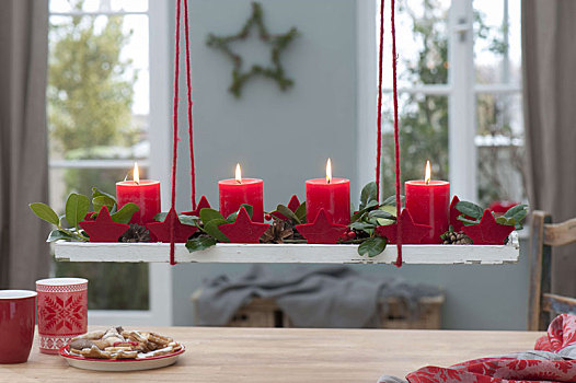 悬挂,圣诞花环,木质,上方,桌子