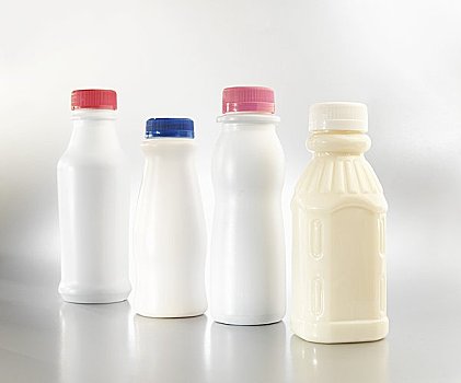 四个,塑料制品,奶瓶