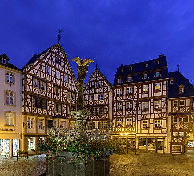 半木结构房屋,市场,莱茵兰普法尔茨州,德国,欧洲