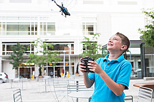 男孩,演奏,玩,遥控器,直升飞机,城市公园