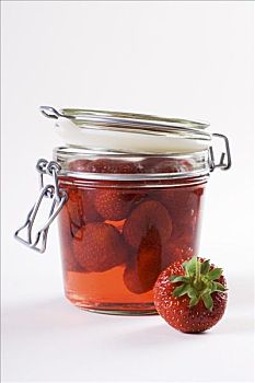 草莓果冻,罐头瓶