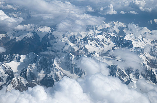 民航飞机视角的天山山脉