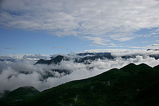 巫溪云台山清晨雨过天晴的云雾