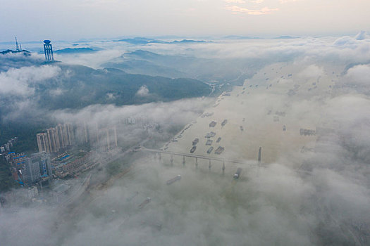 广西梧州,雨后云雾美轮美奂如仙境