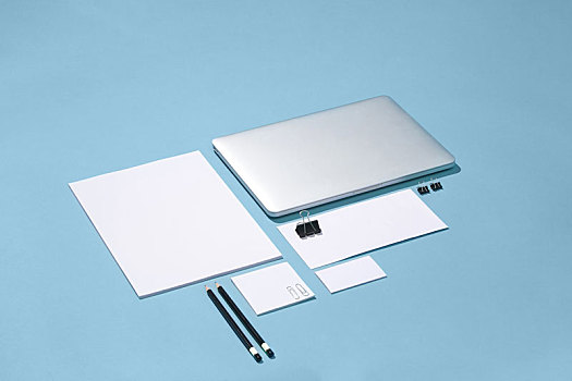 笔记本电脑,笔,电话,记事本,留白,显示屏,桌上
