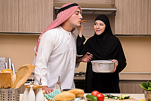 年轻,阿拉伯,家庭,厨房