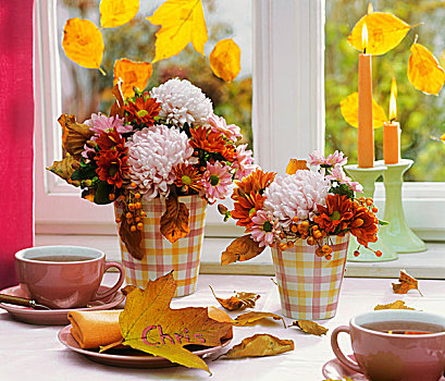 花瓶,菊花,野玫瑰果,茶桌