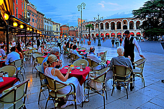 广场,胸罩,街道咖啡店,竞技场,维罗纳,威尼托,意大利北部,意大利,黃昏