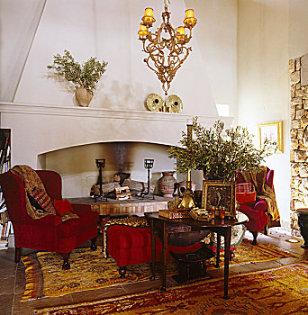 一对,舒适,红色,扶手椅,相配,土耳其,大,壁炉,一个,尾端,客厅