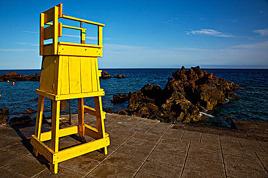 黄色,救生员椅,小屋,西班牙,兰索罗特岛,石头,天空,云,海滩,水,水塘,海岸线,夏天
