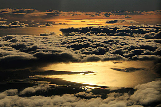 太平洋上空的云彩