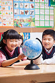 学童,看,地球仪,教室