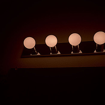 电灯泡,暗色,特写,浴室,镜子,光亮,灯,四个,概念,河流,电,并排,褐色,迷惑,单色调,设备,风格