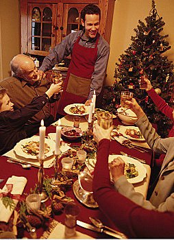 家庭,祝酒,葡萄酒,玻璃杯,圣诞晚餐,桌子
