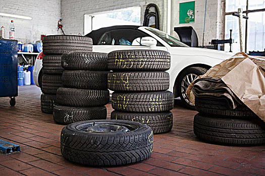 一堆,轮胎,汽车,车库