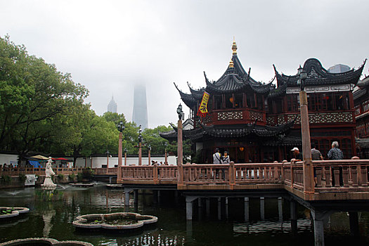 上海传统与现代,豫园,外滩,上海中心