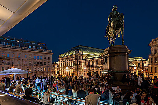 聚会,平台,晚上,骑马雕像,右边,维也纳,奥地利,欧洲