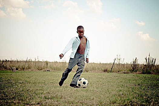 非洲学校,瞳孔,踢足球