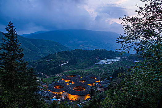 福建漳州南靖最奇特的土楼,田螺坑土楼群