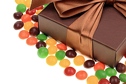 心形的巧克力和彩色巧克力豆