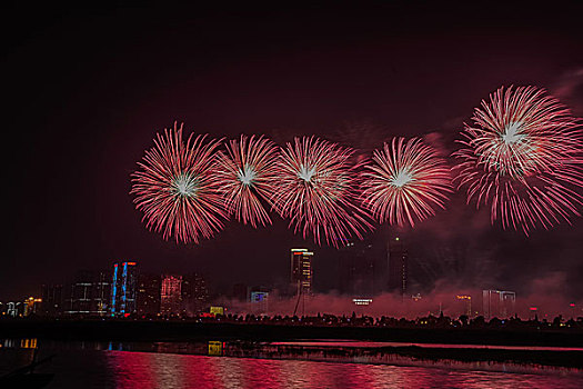 烟花,建筑群,河流,夜景,水,灯,节日