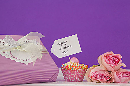 高兴,母亲节,卡,杯形糕饼,礼盒,玫瑰,桌上