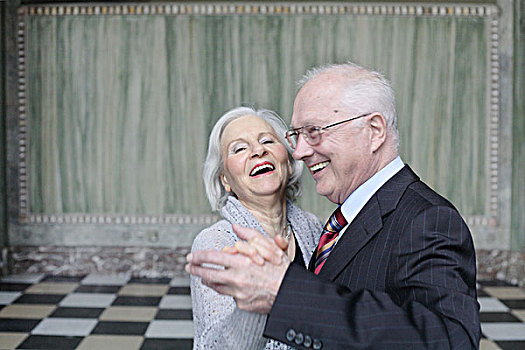 老年夫妇,跳舞