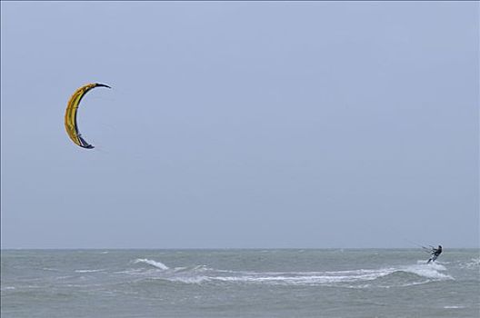 风筝冲浪