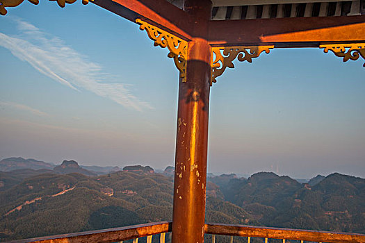 山,丹霞,河流,蓝天,黄昏,大气,亭子,凉亭,雕梁画柱透视,水电站,村庄,驴友,旅行,地质公园,丹霞地貌,绿色,灌木,树,草,水潭,素材,平面设计