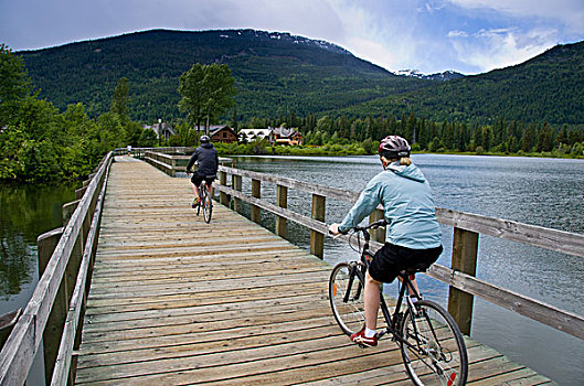 骑车,绿色,湖,木板路,不列颠哥伦比亚省,加拿大